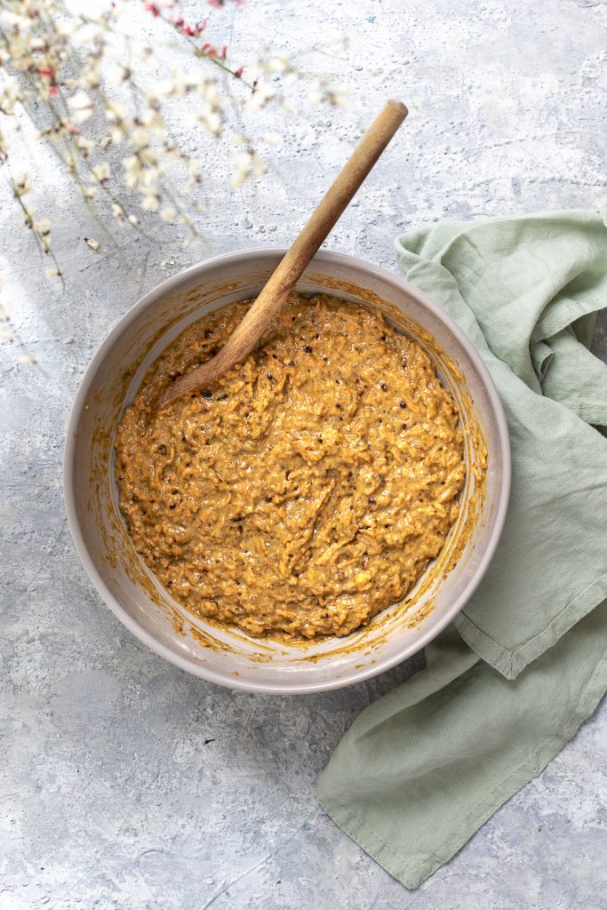 impasto di torta vegana alle carote e mandorle, per riciclare le carote avanzate dagli shooting 